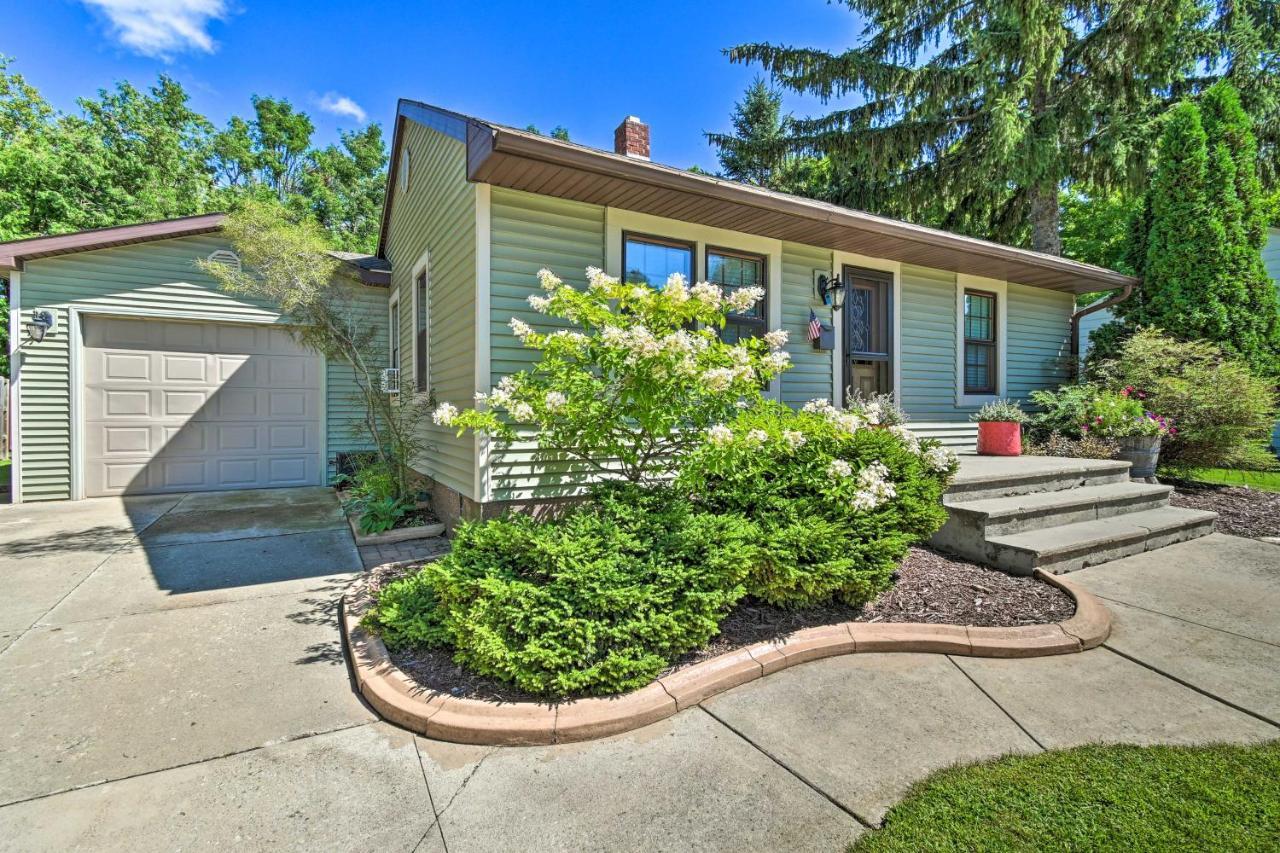 Modern Home With Backyard, 1 Mi To Dtwn スタージョンベイ エクステリア 写真