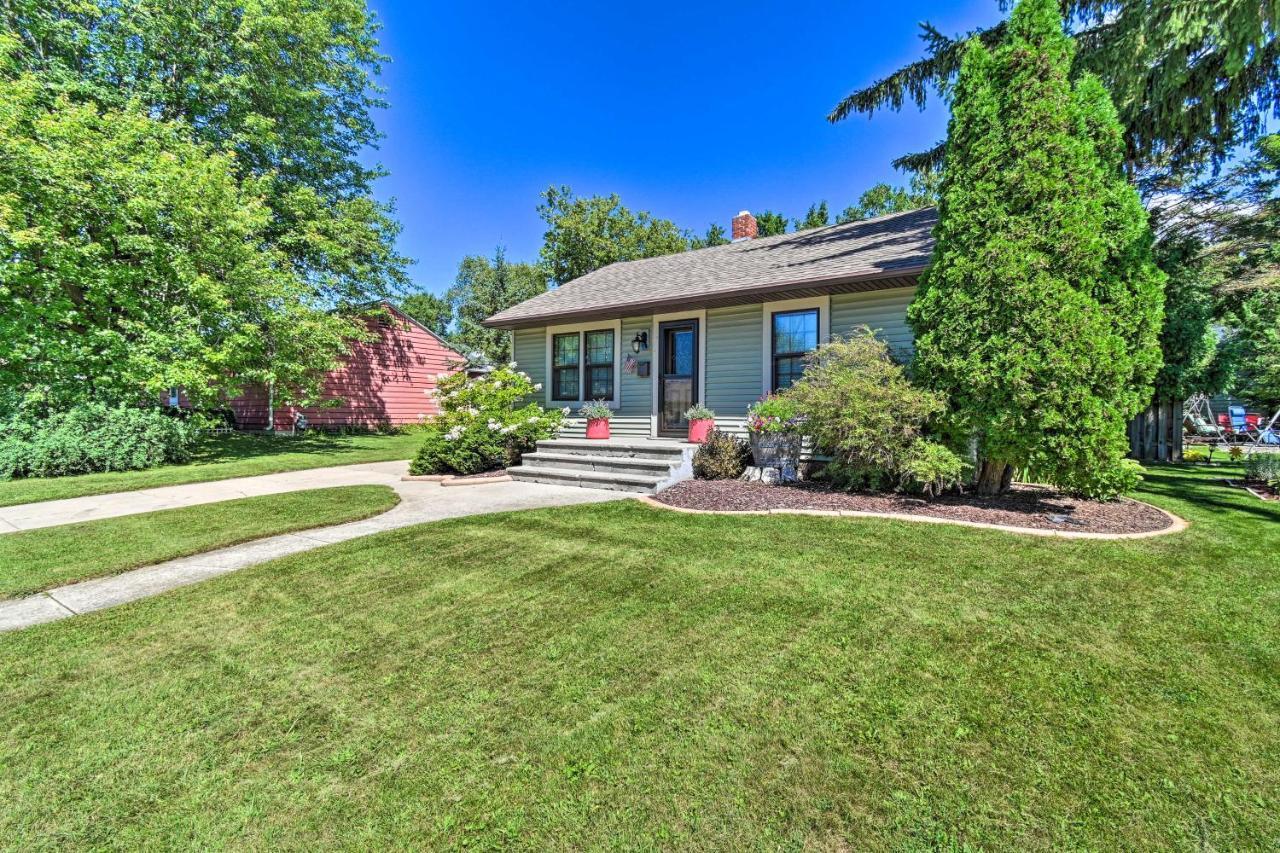 Modern Home With Backyard, 1 Mi To Dtwn スタージョンベイ エクステリア 写真